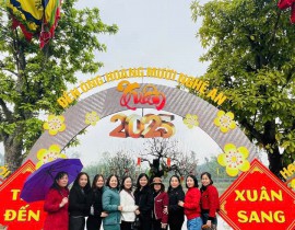 Chị em Trường TH Xuân Thành du xuân đầu năm tại chùa Hương Tích - Đền Ông Hoàng Mười